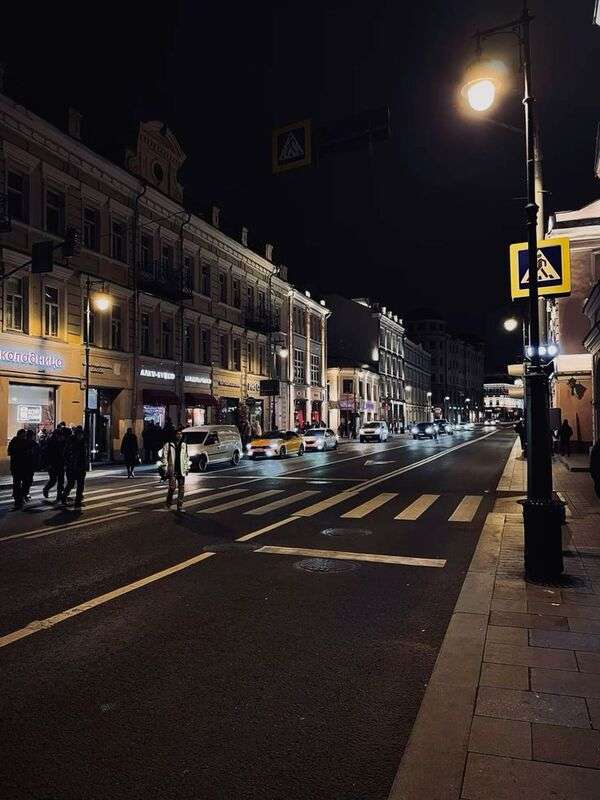 Quiet city street with soft light and a calm weekend atmosphere